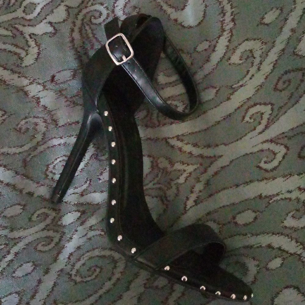 New in box Heels